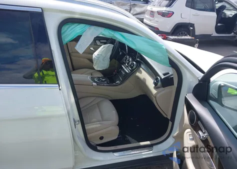 2019 Mercedes-Benz Glc 300 z USA, uszkodzony, nr VIN WDC0G4JBXKV125462